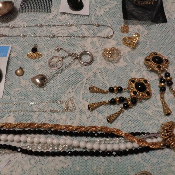 VINTAGE RETRO JEWELRY & PARTS BUTTONS SECRET BAG OLD SPOONJJ ETC. LOT - Picture 8 of 9